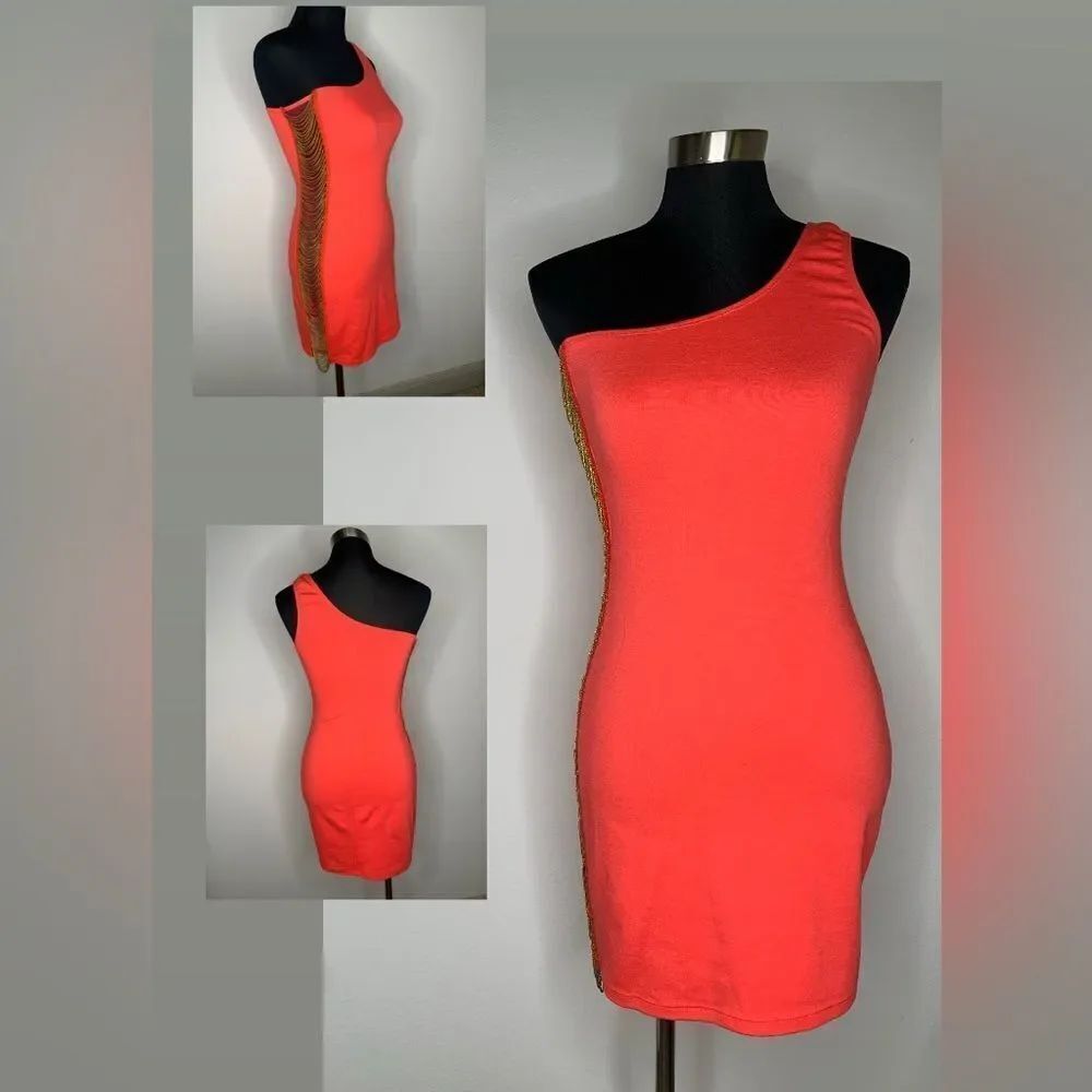 Dreamgirl off-the-shoulder Chain Dress